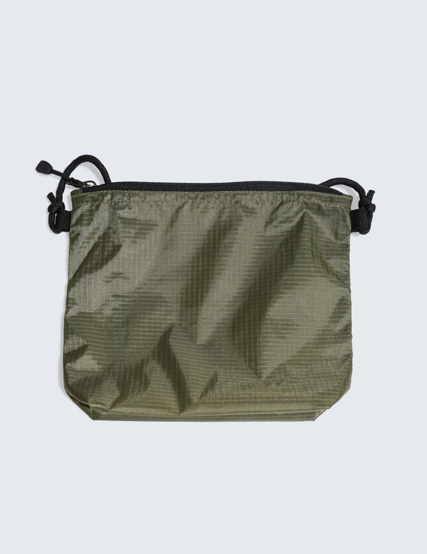 BASIC LOGO SACOCHE (OLIVE) - CandyHoop