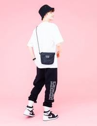 BASIC LOGO SACOCHE (BLACK)
